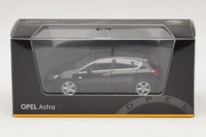 Opel Astra J Zwart Minichamps 1:43 ASTRA006 Metaal — afbeelding 4 van 4