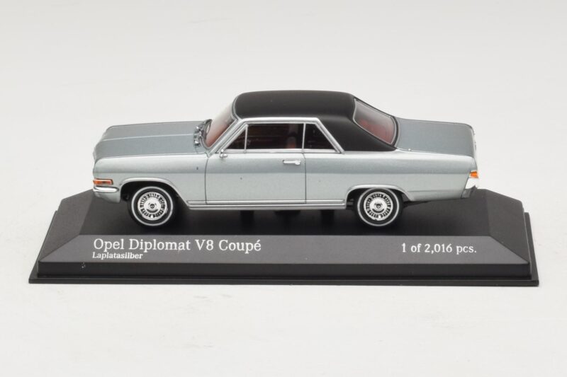Opel Diplomat A V8 Coupe Zilver Minichamps 1:43 Opel Diplomat A V8 Coupe Zilver Minichamps 1:43 400048020 Metaal