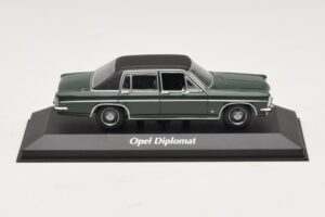 Opel Diplomat B Donkergroen Maxichamps 1:43 940046070 Metaal