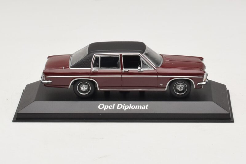 Opel Diplomat B Donkerrood Maxichamps 1:43 940046071 Metaal