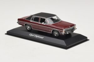 Opel Diplomat B Donkerrood Maxichamps 1:43 940046071 Metaal — afbeelding 3 van 4