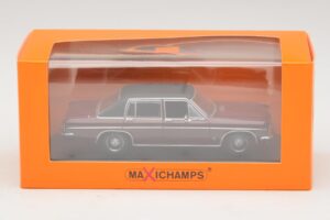 Opel Diplomat B Donkerrood Maxichamps 1:43 940046071 Metaal — afbeelding 4 van 4
