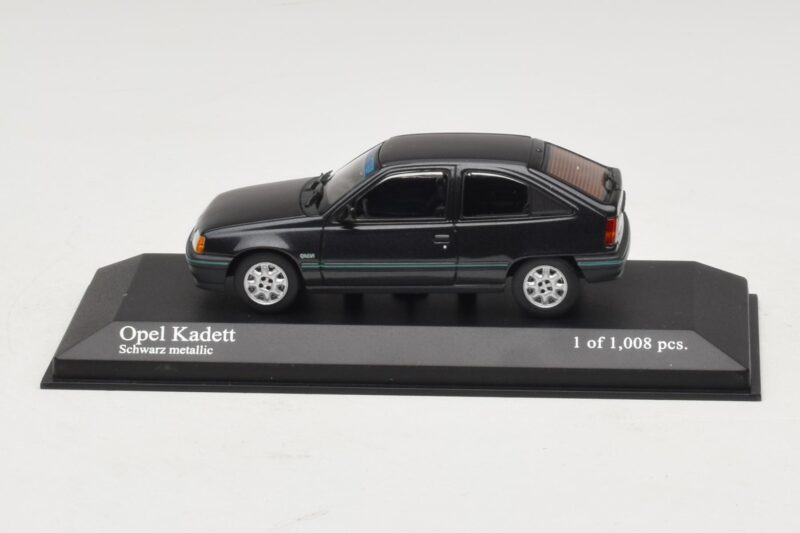 Opel Kadett E Black Metallic Minichamps 1:43 Opel Kadett E Black Metallic Minichamps 1:43 400045901 Metaal