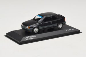 Opel Kadett E Black Metallic Minichamps 1:43 400045901 Metaal — afbeelding 2 van 4