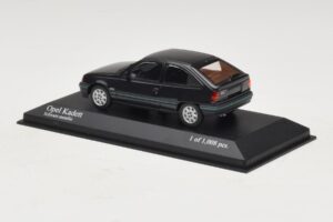 Opel Kadett E Black Metallic Minichamps 1:43 400045901 Metaal — afbeelding 3 van 4