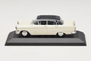 Opel Kapitan A Wit Minichamps 1:43 400048000 Metaal