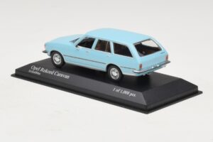 Opel Rekord D Caravan Lichtblauw Minichamps 1:43 400044014 Metaal — afbeelding 3 van 4