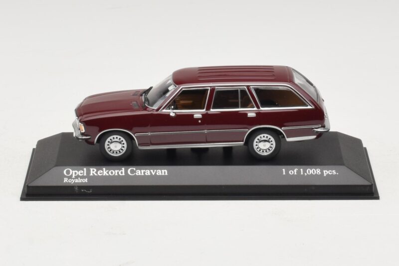Opel Rekord D Caravan Rood Minichamps 1:43 Opel Rekord D Caravan Rood Minichamps 1:43 400044012 Metaal