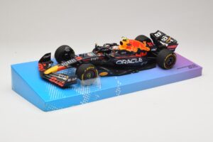 Oracle Red Bull Racing RB18 #11 S. Perez Miami GP 2022 Minichamps 1:18 113220511 Metaal — afbeelding 2 van 7