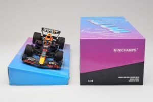 Oracle Red Bull Racing RB18 #11 S. Perez Miami GP 2022 Minichamps 1:18 113220511 Metaal — afbeelding 6 van 7