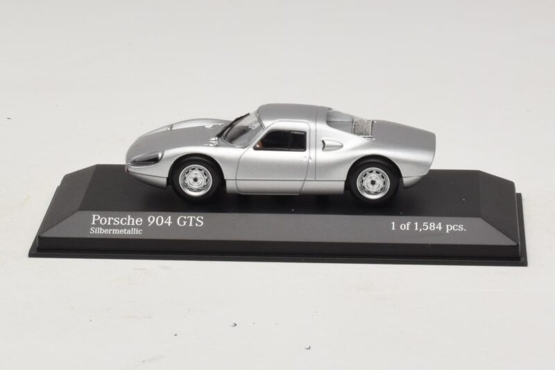 Porsche 904 GTS Zilver Minichamps 1:43 Porsche 904 GTS Zilver Minichamps 1:43 400065721 Metaal