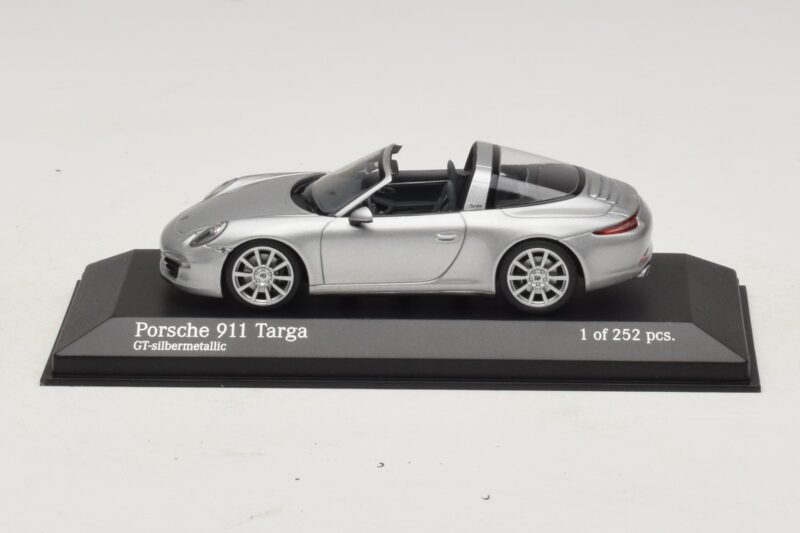 Porsche 911 991 Targa Zilver Minichamps 1:43 Porsche 911 991 Targa Zilver Minichamps 1:43 410062442 Metaal