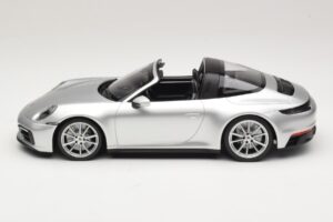 Porsche 911 992 Targa 4 GTS Zilver Minichamps 1:18 WAP0211460RTRG Metaal — afbeelding 3 van 6