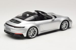 Porsche 911 992 Targa 4 GTS Zilver Minichamps 1:18 WAP0211460RTRG Metaal — afbeelding 2 van 6