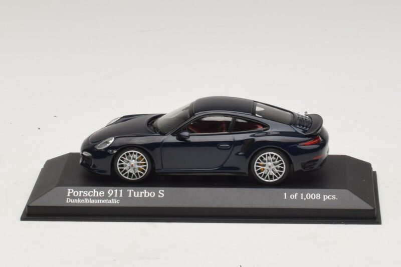 Porsche 911 996 Blauw Metallic Minichamps 1:43 Porsche 911 996 Blauw Metallic Minichamps 1:43 400061180 Metaal