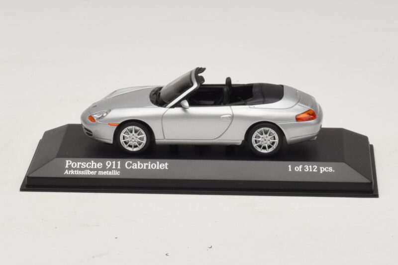 Porsche 911 996 Cabriolet Zilver Metallic Minichamps 1:43 400061091 Metaal