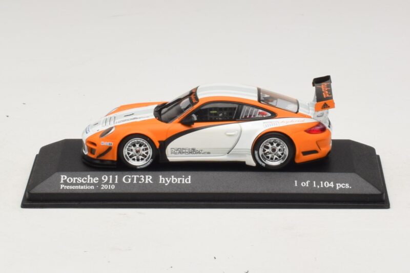 Porsche 911 997 GT3 R Hybrid Presentation 2010 Minichamps 1:43 Porsche 911 997 GT3 R Hybrid Presentation 2010 Minichamps 1:43 410108900 Metaal