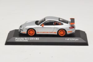 Porsche 911 997 GT3 RS Zilver Minichamps 1:43 400066000 Metaal