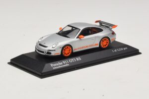 Porsche 911 997 GT3 RS Zilver Minichamps 1:43 400066000 Metaal — afbeelding 2 van 4