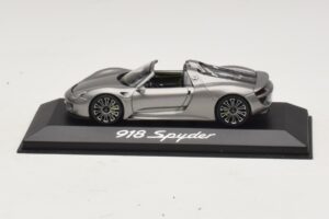 Porsche 918 Spyder Grijs Metallic Minichamps 1:43 WAP0201000E Metaal
