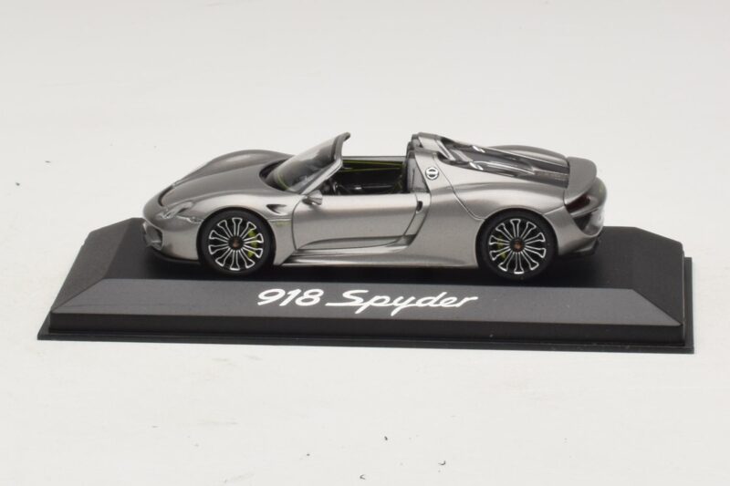 Porsche 918 Spyder Grijs Metallic Minichamps 1:43 WAP0201000E Metaal
