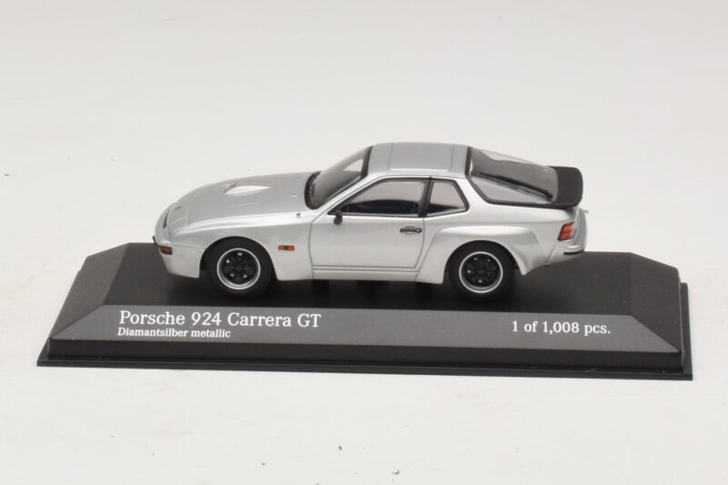 Porsche 924 Carrera GT Zilver Minichamps 1:43 Porsche 924 Carrera GT Zilver Minichamps 1:43 400066121 Metaal