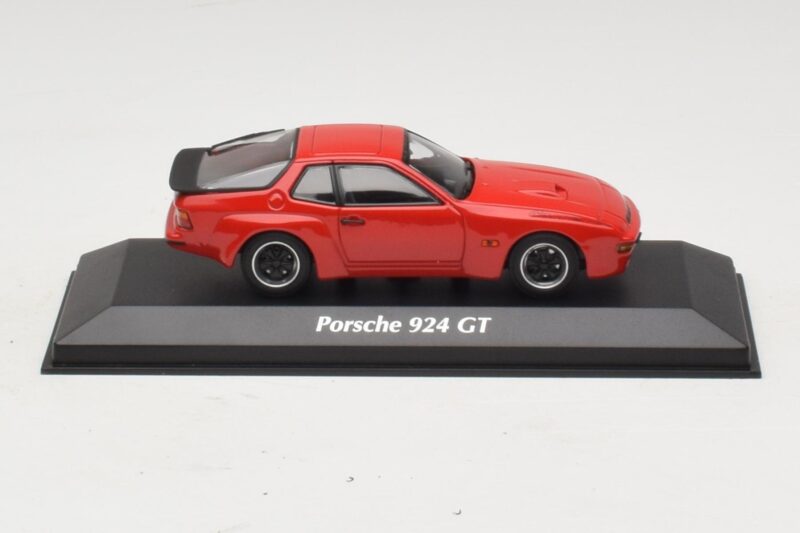 Porsche 924 GT Rood Maxichamps 1:43 940066120 Metaal