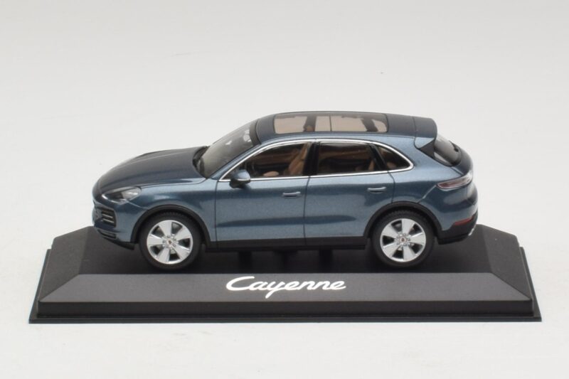 Porsche Cayenne E3 Blue Metallic Minichamps 1:43 Porsche Cayenne E3 Blue Metallic Minichamps 1:43 WAP0203110J Metaal