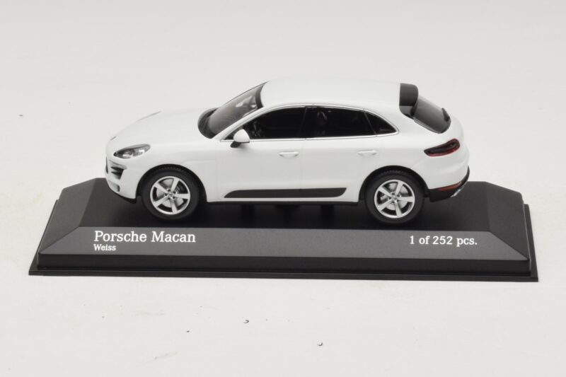 Porsche Macan 95B Wit Minichamps 1:43 Porsche Macan 95B Wit Minichamps 1:43 410062601 Metaal