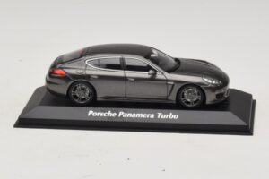 Porsche Panamera 970 Turbo Grijs Metallic Maxichamps 1:43 940062371 Metaal