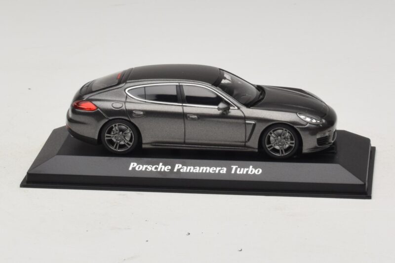 Porsche Panamera 970 Turbo Grijs Metallic Maxichamps 1:43 940062371 Metaal