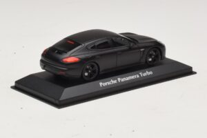 Porsche Panamera 970 Turbo Mat Zwart Maxichamps 1:43 940062370 Metaal — afbeelding 2 van 4