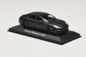 Porsche Panamera 970 Turbo Mat Zwart Maxichamps 1:43 940062370 Metaal — afbeelding 3 van 4