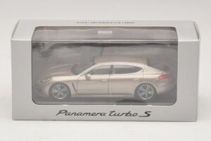 Porsche Panamera 970 Turbo S Brons Metallic Minichamps 1:43 WAP0200600E Metaal — afbeelding 4 van 4