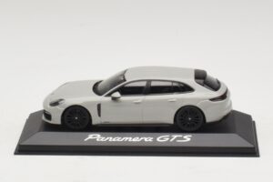 Porsche Panamera GTS 971 Chalk Grey Minichamps 1:43 WAP0207640J Metaal