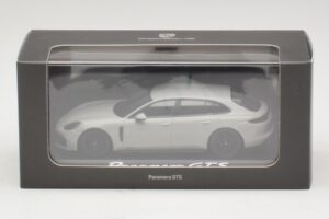 Porsche Panamera GTS 971 Chalk Grey Minichamps 1:43 WAP0207640J Metaal — afbeelding 4 van 4