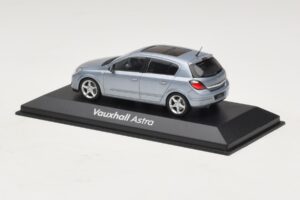 Vauxhall Astra H Sedan Lichtblauw Metallic Minichamps 1:43 ASTRA007 Metaal — afbeelding 3 van 4