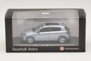 Vauxhall Astra H Sedan Lichtblauw Metallic Minichamps 1:43 ASTRA007 Metaal — afbeelding 4 van 4