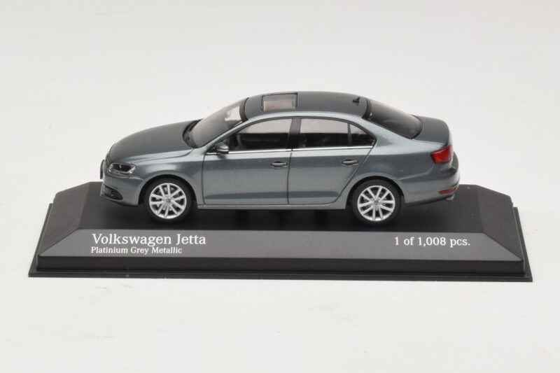 Volkswagen Jetta Mk6 Grey Metallic Minichamps 1:43 Volkswagen Jetta Mk6 Grey Metallic Minichamps 1:43 400059000 Metaal