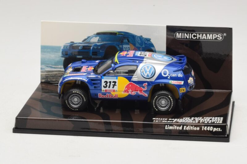 Volkswagen Race Touareg Red Bull #317 Gordon / von Zitzewitz Dakar Rally 2005 Minichamps 1:43 Volkswagen Race Touareg Red Bull #317 Gordon / von Zitzewitz Dakar Rally 2005 Minichamps 1:43 436055317 Metaal