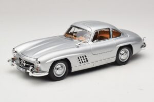 Mercedes 300 SL W198 Gullwing Zilver Norev 1:18 Mercedes 300 SL W198 Gullwing Zilver Norev 1:18 183857 Metaal
