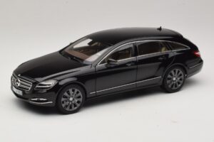 Mercedes CLS Shooting Brake X218 Obsidian Black Metallic Norev 1:18 183944 Metaal