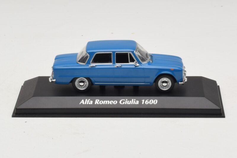 Alfa Romeo Giulia 1600 Blauw Maxichamps 1:43 940120900 Metaal