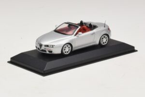 Alfa Romeo Giulia Spider Zilver Minichamps 1:43 400120731 Metaal — afbeelding 2 van 5