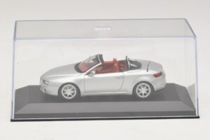 Alfa Romeo Giulia Spider Zilver Minichamps 1:43 400120731 Metaal — afbeelding 4 van 5