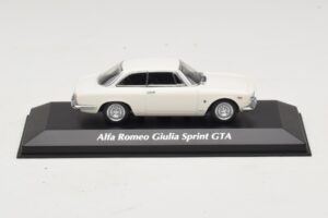 Alfa Romeo Giulia Sprint GTA Wit Maxichamps 1:43 Alfa Romeo Giulia Sprint GTA Wit Maxichamps 1:43 940120441 Metaal