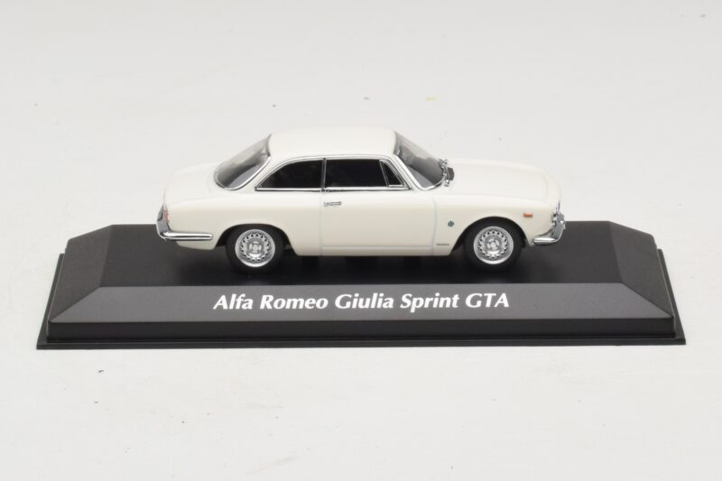 Alfa Romeo Giulia Sprint GTA Wit Maxichamps 1:43 940120441 Metaal