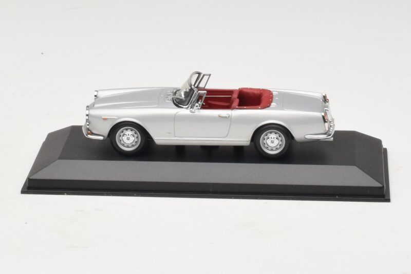 Alfa Romeo Spider 916 3.2 V6 24V Zilver Minichamps 1:43 400120330 Metaal