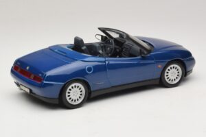 Alfa Romeo Spider 916 Blauw Maisto 1:18 31831 Metaal — afbeelding 3 van 8