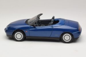 Alfa Romeo Spider 916 Blauw Maisto 1:18 31831 Metaal — afbeelding 4 van 8